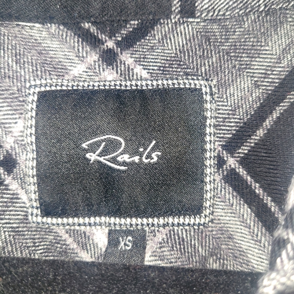 RAILS Hunter Dylan Button Down.  Size XS ⭐️Host Pick⭐️ - Picture 4 of 7